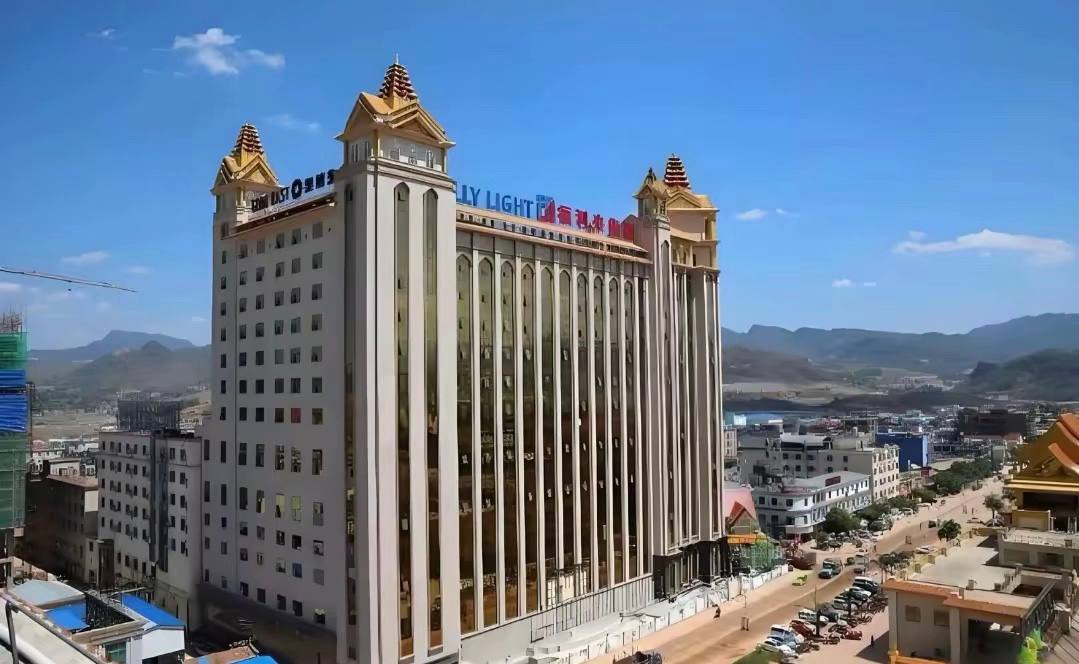 福布斯公司游戏官方网站截图八 · 角色设定旅人立绘
